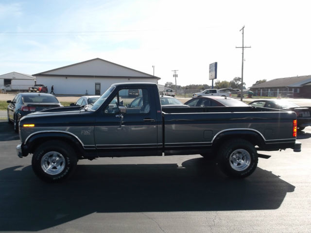 1985 Ford F-150 XLT Lariat Standard Cab Pickup 2-Door - photo 4