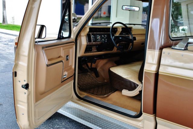 1985 Ford F-350 24k Original Miles Diesel 4-Speed Immaculate - photo 10