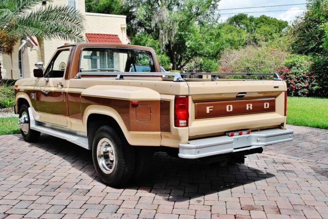 1985 Ford F-350 24k Original Miles Diesel 4-Speed Immaculate - photo 4