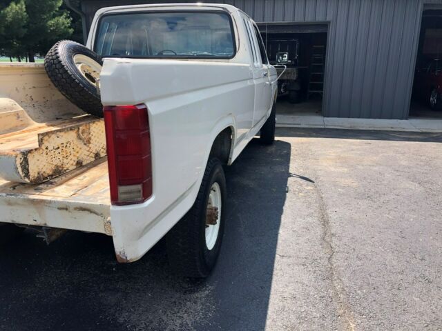 1985 Ford F-250 - photo 8