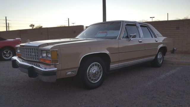 1985 Ford Crown Victoria LTD Station Wagon - photo 12