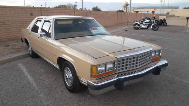 1985 Ford Crown Victoria LTD Station Wagon - photo 3