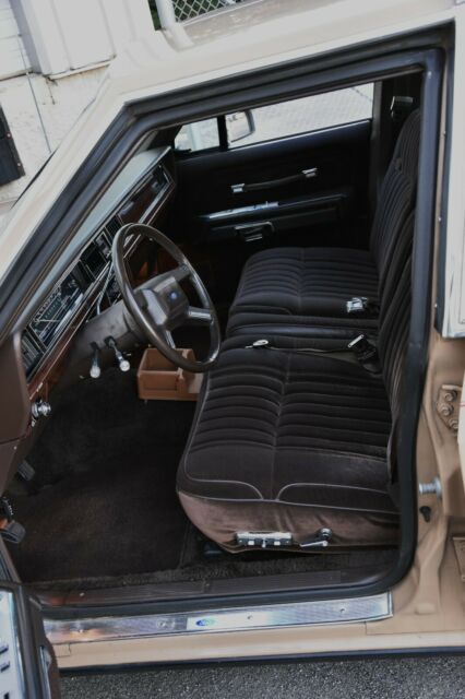 1985 Ford Crown Victoria - photo 10