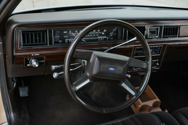 1985 Ford Crown Victoria - photo 11