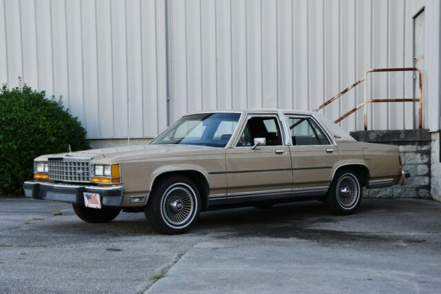 1985 Ford Crown Victoria - photo 2