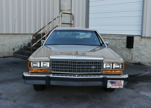 1985 Ford Crown Victoria - photo 3