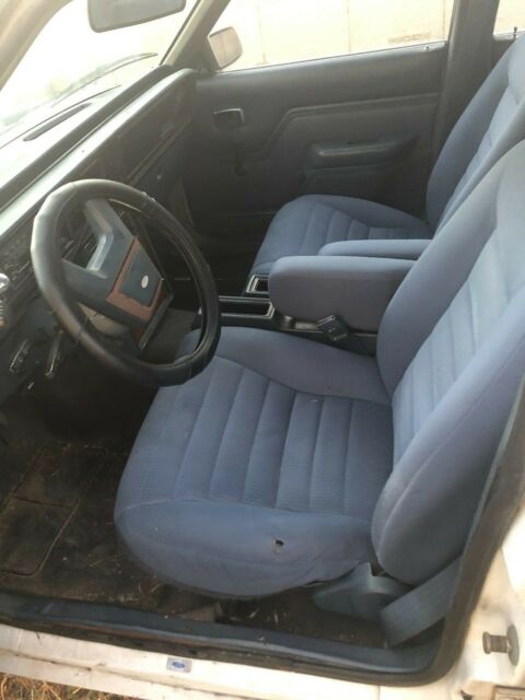 1985 Ford LTD BASIC - photo 3
