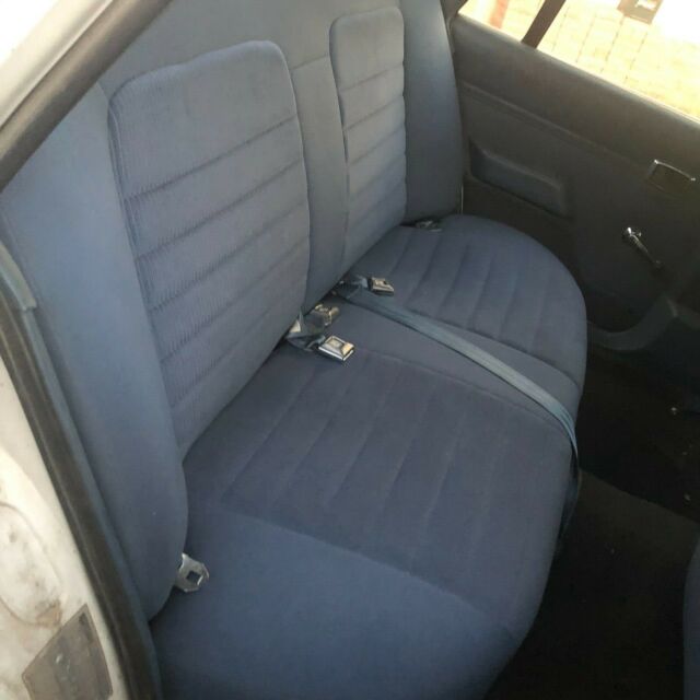 1985 Ford LTD BASIC - photo 6