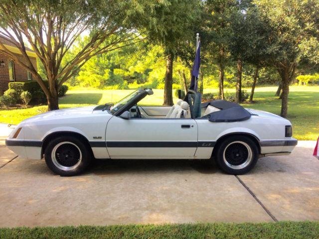 1985 Ford Mustang GT Convertible - photo 2
