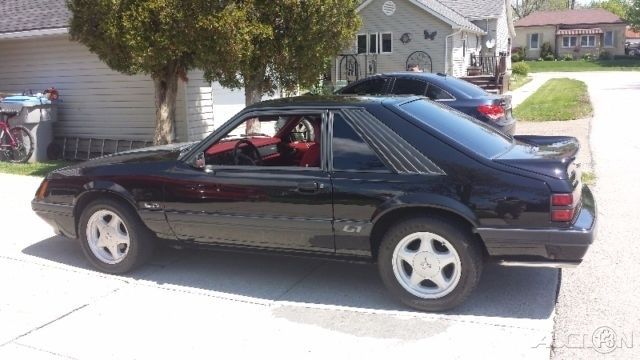 1985 Ford Mustang GT - photo 2