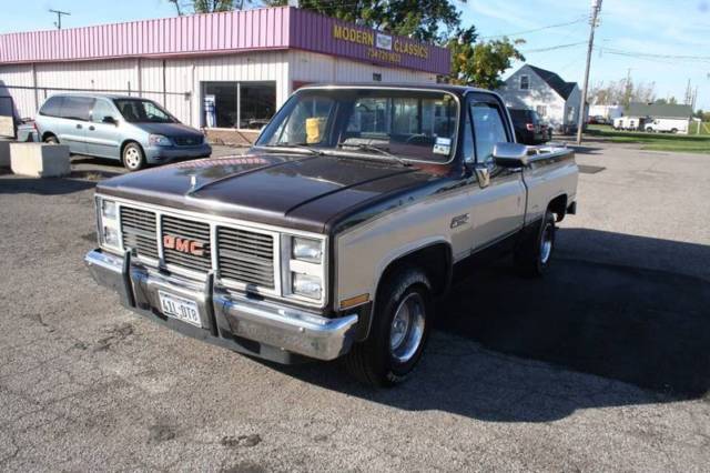 1985 GMC C/K 1500 Series C1500 2dr Standard Cab SB Automatic 4-Speed RWD V8 5.0L 1985 GMC Sierra 1500 C1500 2dr Standard Cab SB