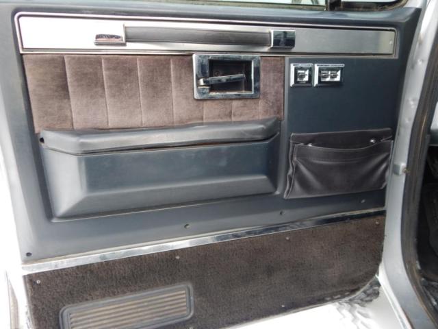 1985 Chevrolet C/K Pickup 3500 Silverado - photo 9