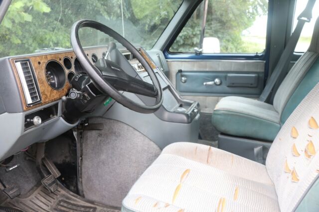 1985 GMC G2500 - photo 10