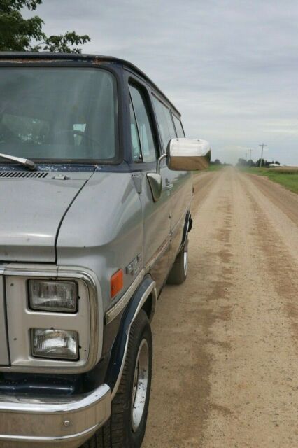 1985 GMC G2500 - photo 7