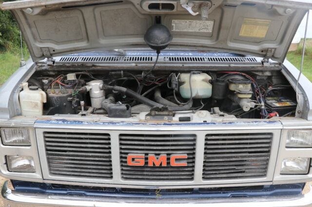 1985 GMC G2500 - photo 8