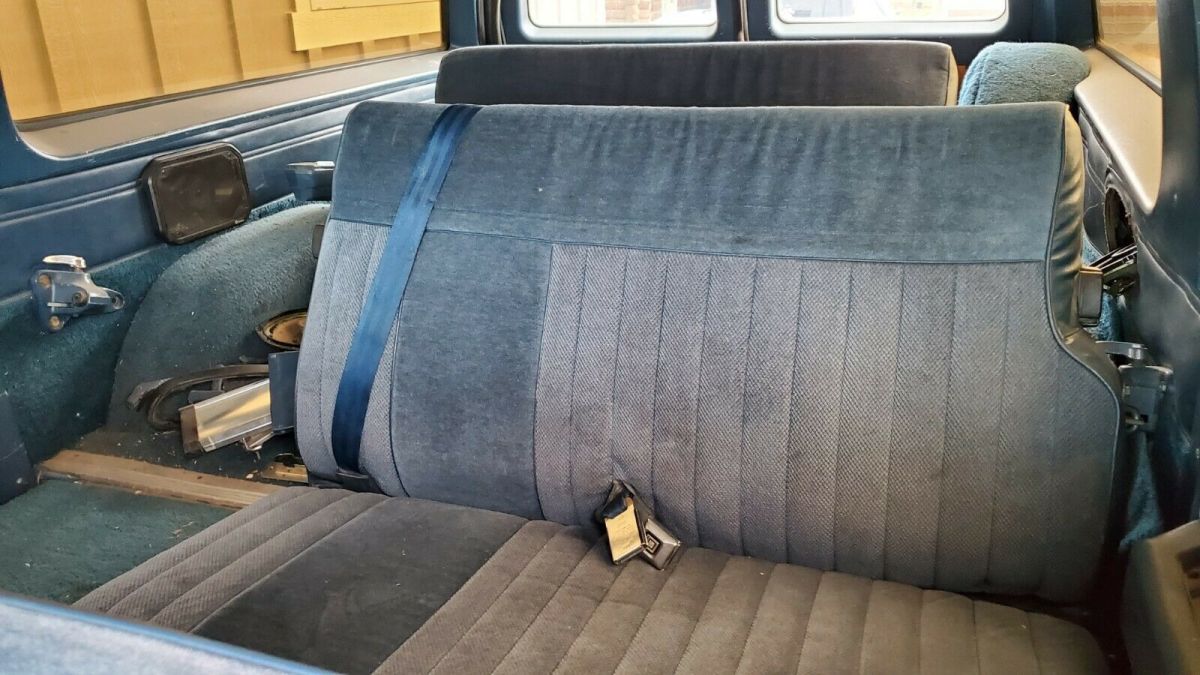 1985 GMC Suburban - photo 9