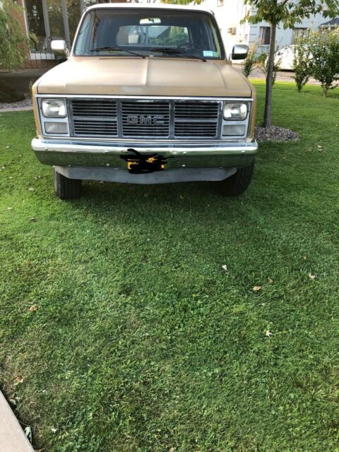 1985 GMC Suburban K2500 1985 GMC Suburban High Sierra/Silverado
