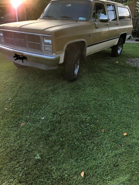 1985 GMC Suburban High Sierra/Silverado - photo 2