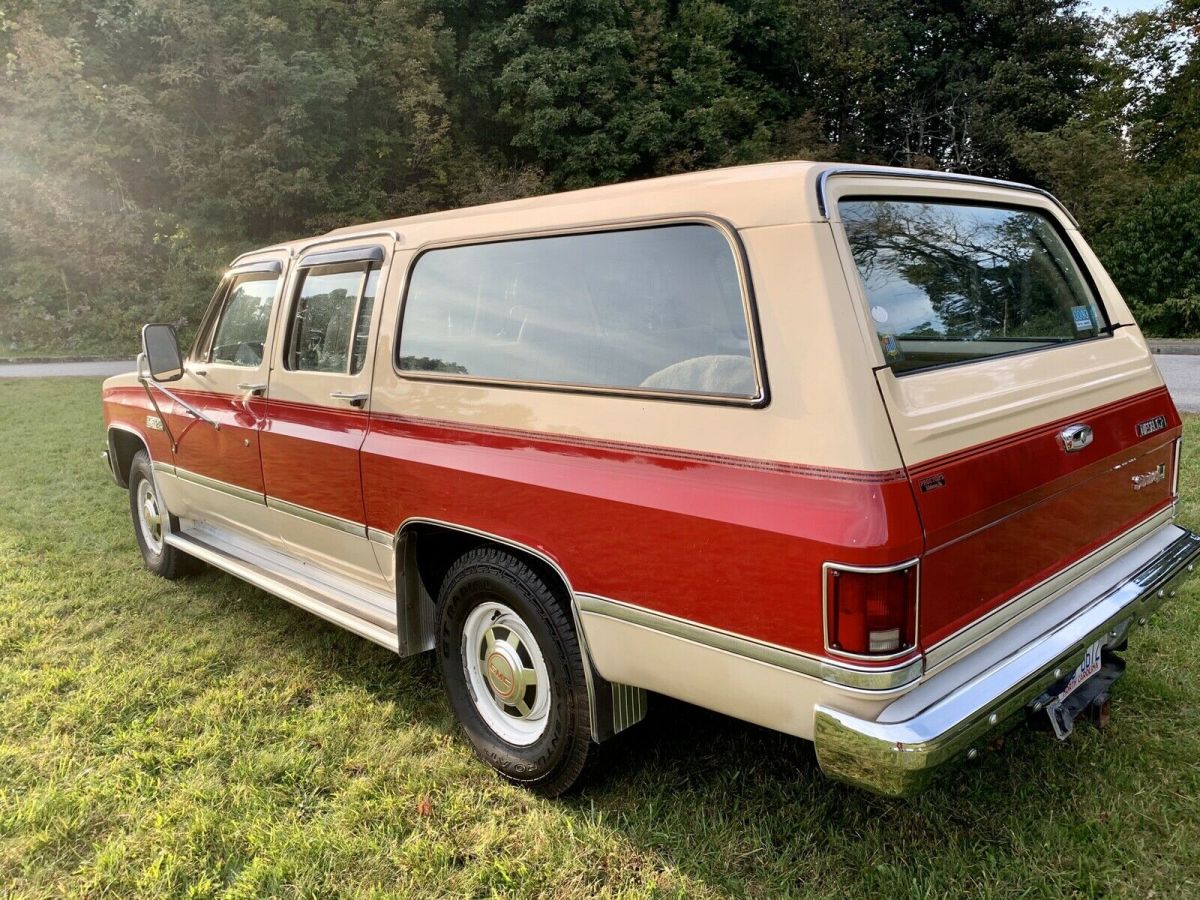 1985 GMC C2500 Suburban Sierra Classic - photo 4