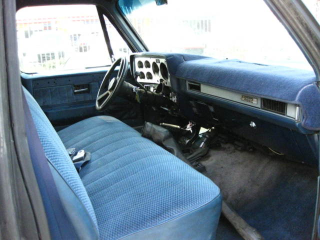 1985 GMC Suburban - photo 11