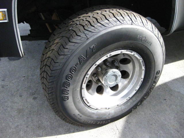1985 GMC Suburban - photo 12