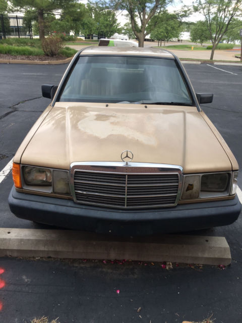 1985 Gold Mercedes-Benz 190E 1985 Mercedes-Benz 190-Series