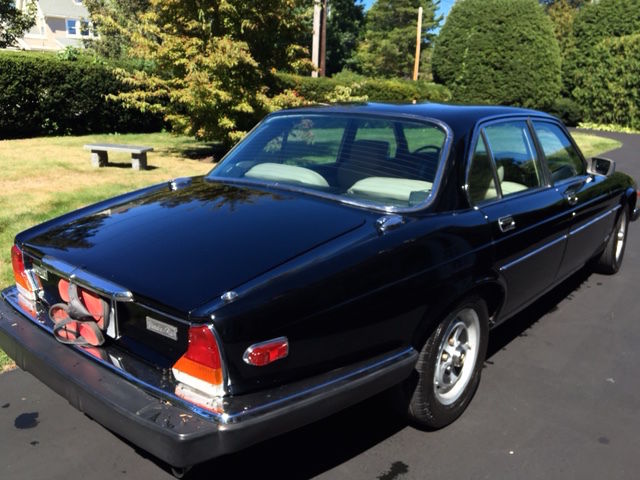 1985 Jaguar XJ6 BASE SEDAN 4 DOOR - photo 9