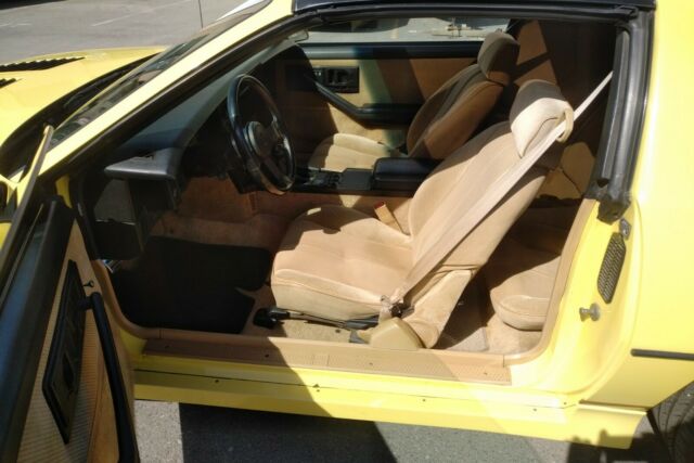 1985 Chevrolet Camaro IROC - photo 11