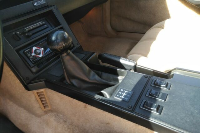 1985 Chevrolet Camaro IROC - photo 5