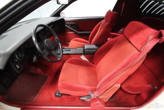 1985 Chevrolet Camaro IROC-Z - photo 4