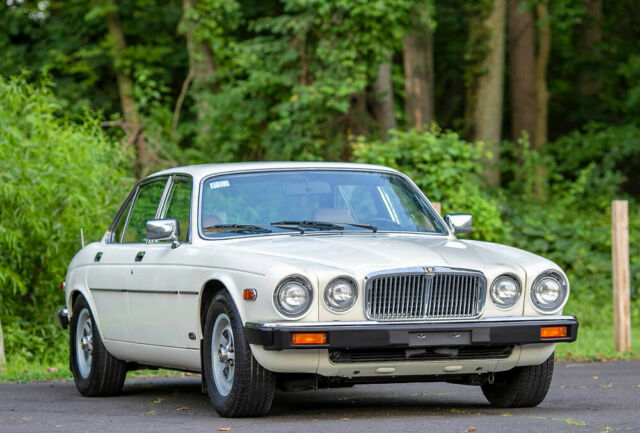 1985 Jaguar XJ6 L6 4.2L Super Low 63K Collectible Southern Rare Carfax! - photo 3