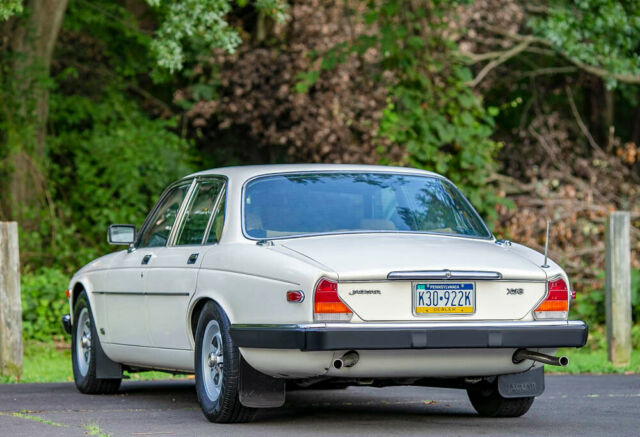 1985 Jaguar XJ6 L6 4.2L Super Low 63K Collectible Southern Rare Carfax! - photo 4