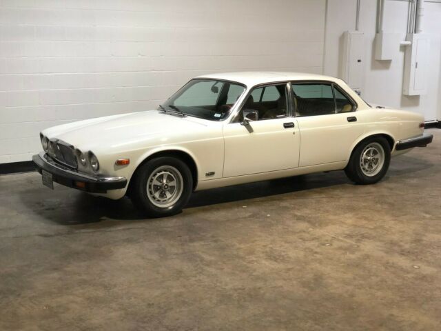 1985 Jaguar XJ6 - photo 3