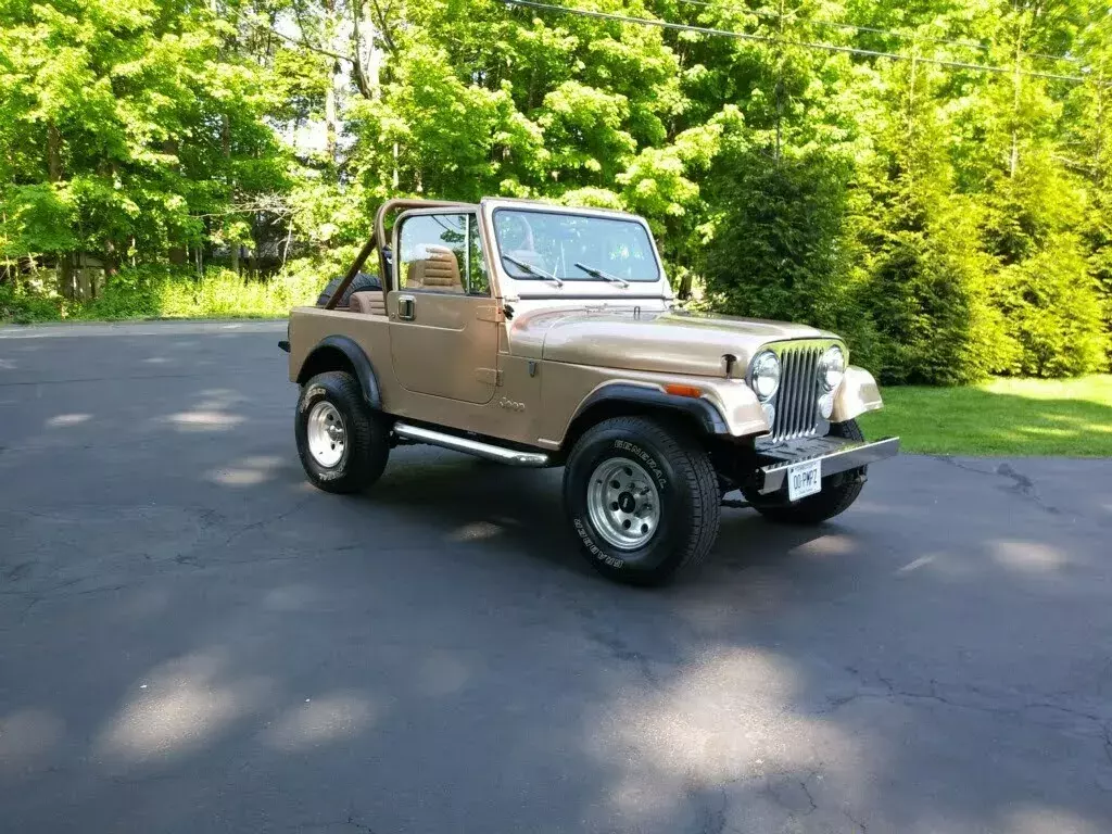 1985 Jeep CJ7 6 cylinder, 5 spd AC, LOW MILES, ORIGINAL 1985 Jeep CJ Laredo