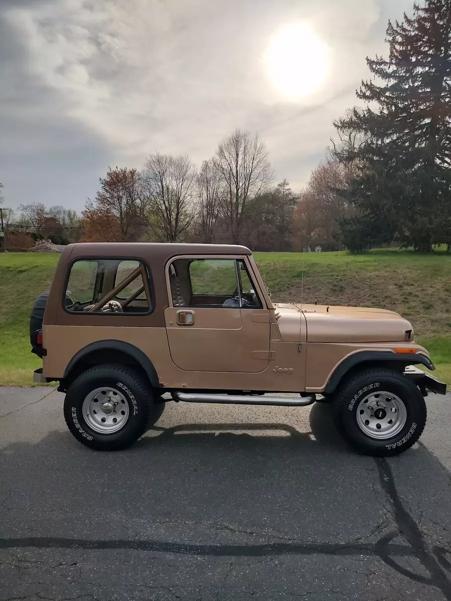 1985 Jeep CJ7 6 cylinder, 5 spd AC, LOW MILES, ORIGINAL 81K 1985 Jeep CJ Laredo