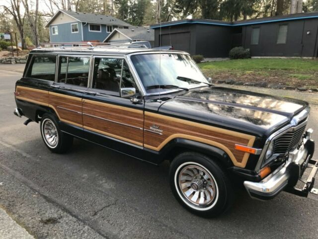 1985 Jeep Grand Wagoneer 4x4 4WD A/C Automatic Alll original Black/Red Rust Free 1985 Jeep Wagoneer Grand Wagoneer