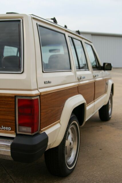 1985 Jeep Wagoneer Limited - photo 4