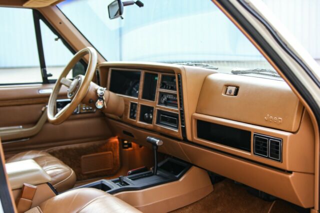 1985 Jeep Wagoneer Limited - photo 8