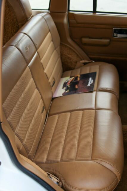 1985 Jeep Wagoneer Limited - photo 9