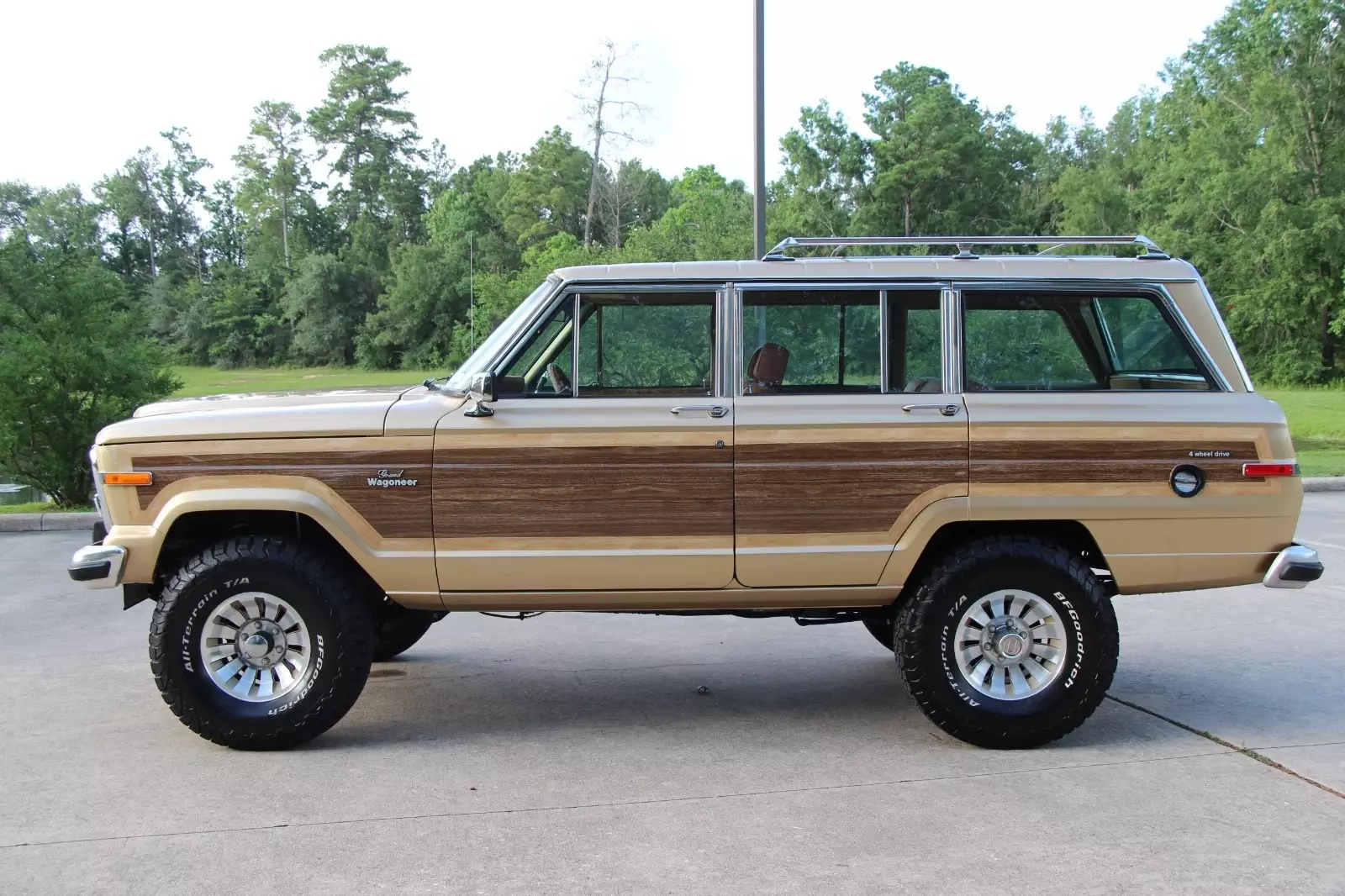 1985 Jeep Grand Wagoneer - photo 3