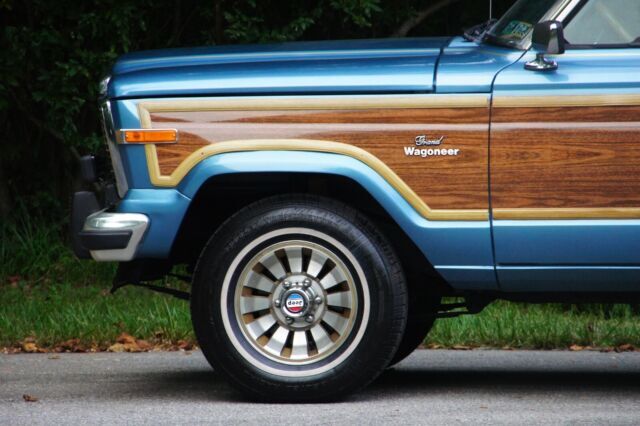 1985 Jeep Grand Wagoneer - photo 10