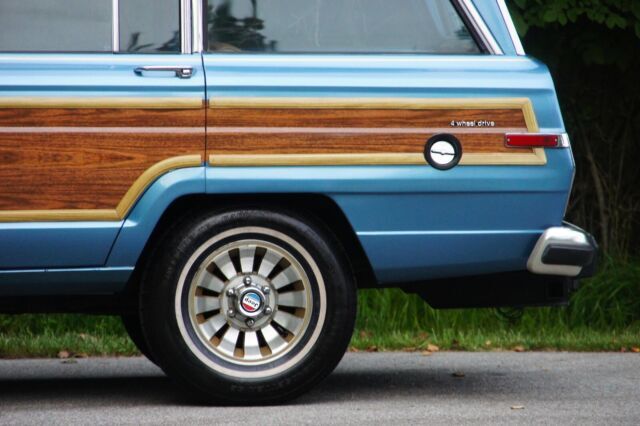 1985 Jeep Grand Wagoneer - photo 11