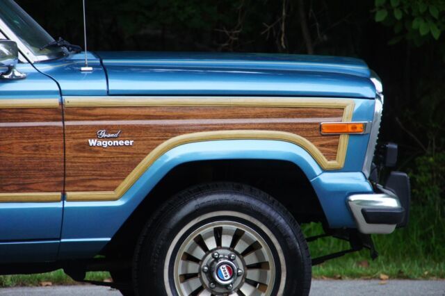 1985 Jeep Grand Wagoneer - photo 13