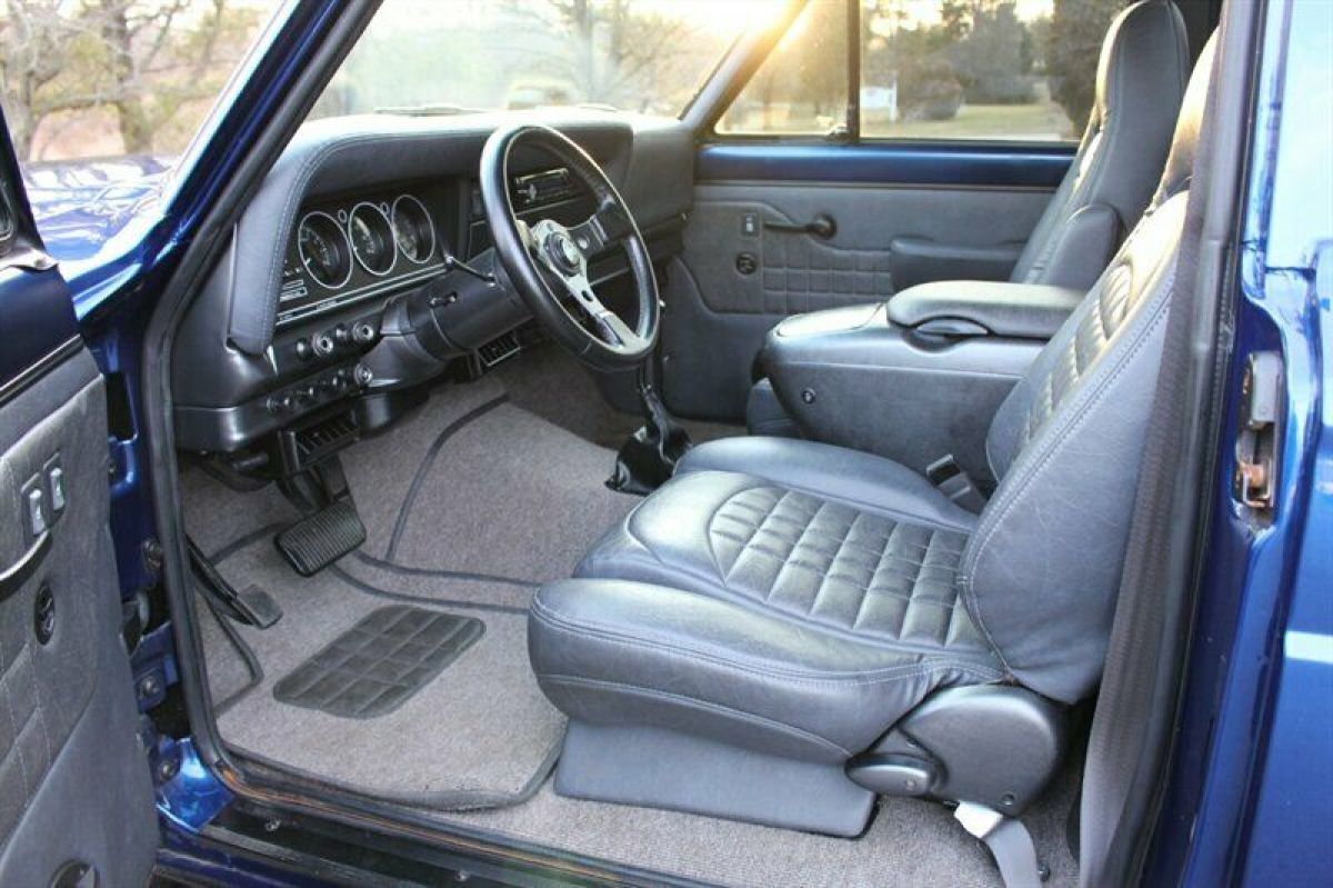 1985 Jeep J-10 Pickup 2dr - photo 13