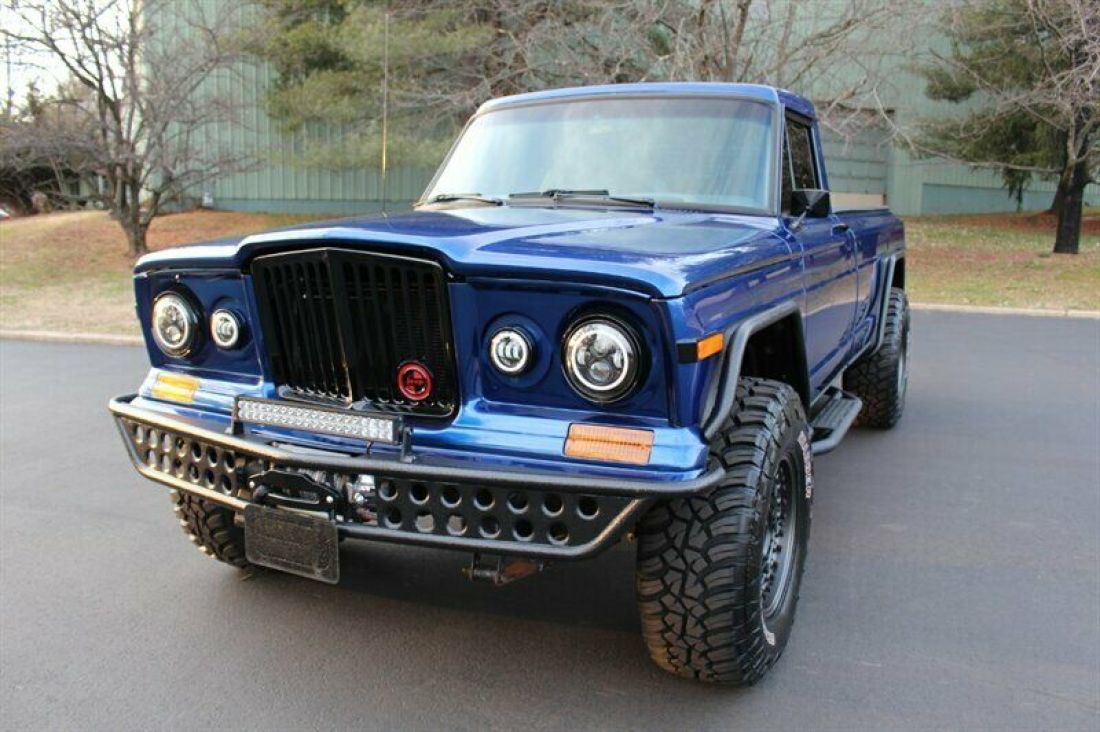 1985 Jeep J-10 Pickup 2dr - photo 2