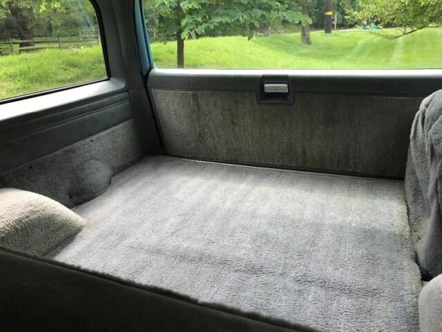 1985 Chevrolet Suburban Silverado - photo 7