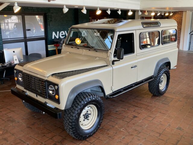 1985 Land Rover DEFENDER 110 2-DOOR -- - photo 4