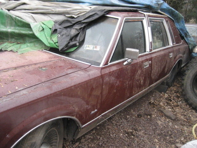 1985 Lincoln Town Car Moon Roof  1/2 Vinyl Roof - photo 3