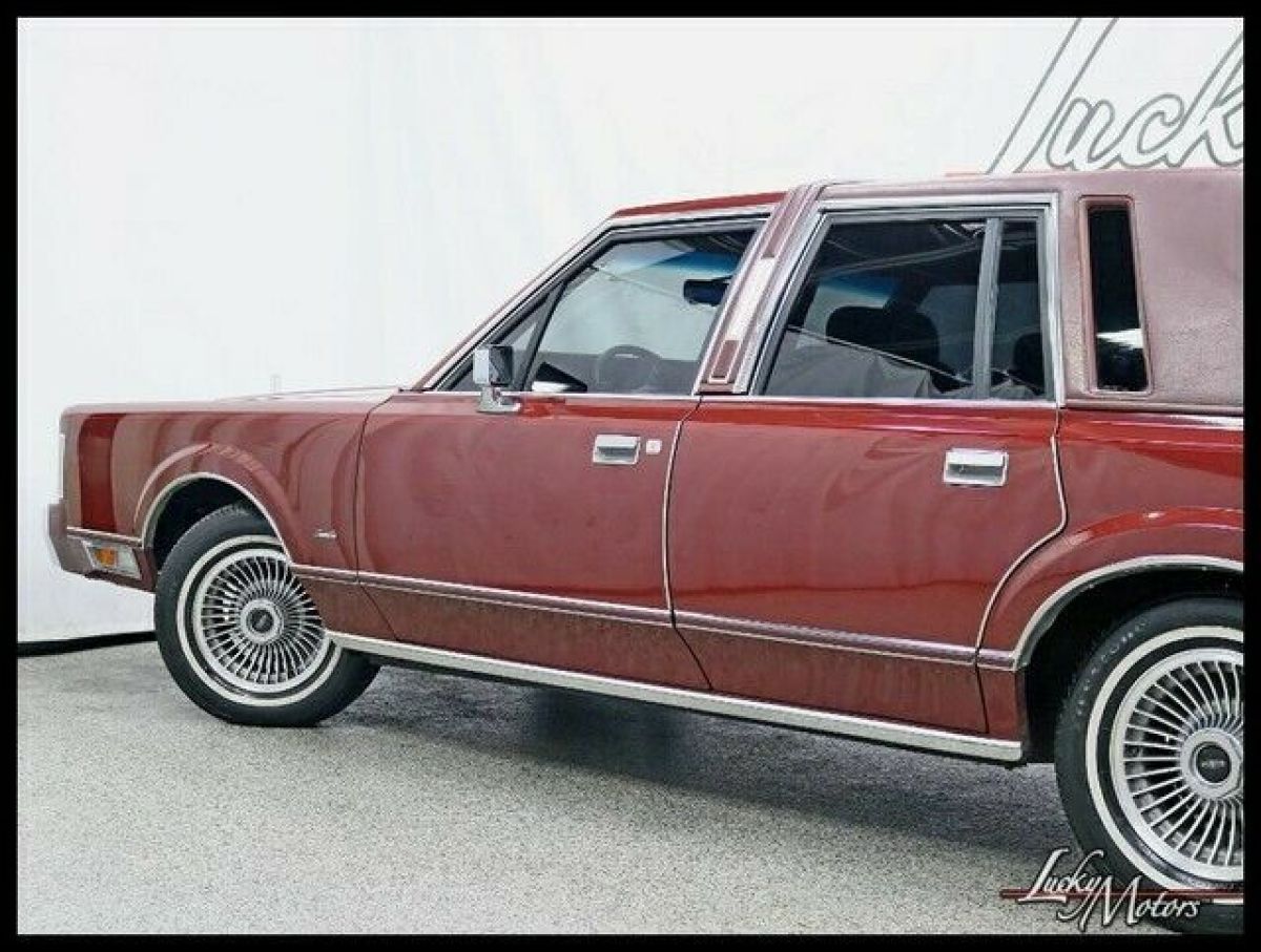 1985 Lincoln Town Car - photo 10
