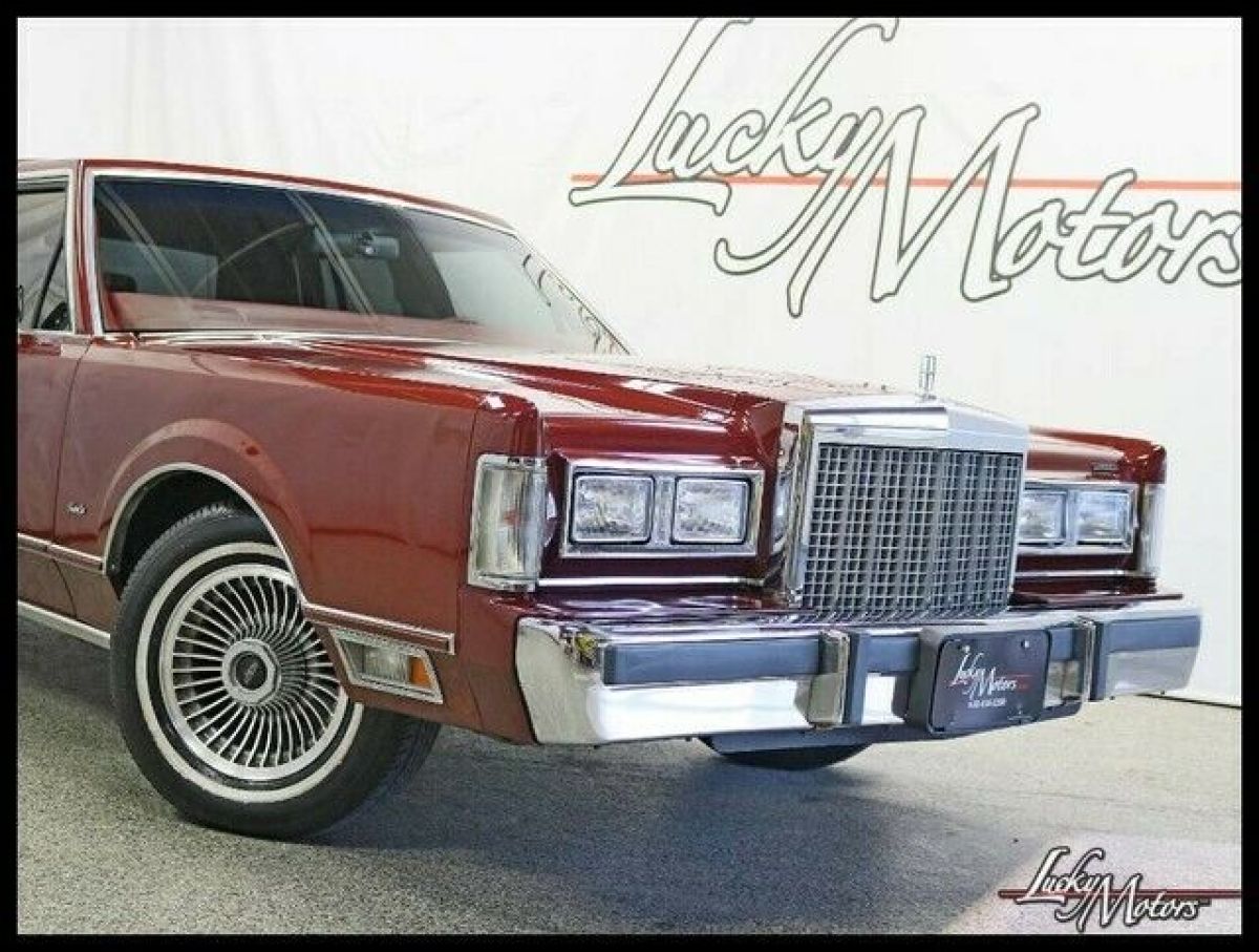 1985 Lincoln Town Car - photo 2